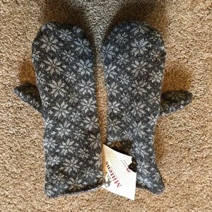 NWT Wool Grey Winter Mittens